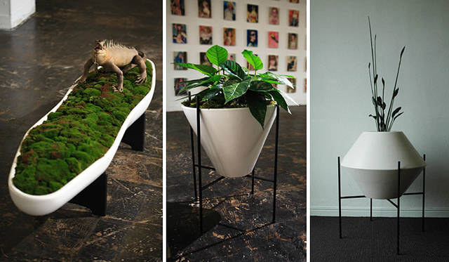 「アーキテクチュラルポテリー（Architectual Pottery）」<br>左／プランター（F-508 MATTE GLAZED 通称ピーナツプランター）28万5300円、植物（ハリゴケ）<br>中／プランター（S-4 脚つき MATT GLAZED）8万1700円、植物（リュウビンタイ＋ミズゴケ）<br>右／プランター（IN-3 脚付き MATT GLAZED）20万1200円・脚1万5200円、植物（ストレチア＋ハイゴケ）