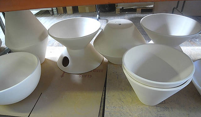 「アーキテクチュラルポテリー（Architectual Pottery）」 素焼きの状態でのストック。ストックは少なくほぼ受注生産