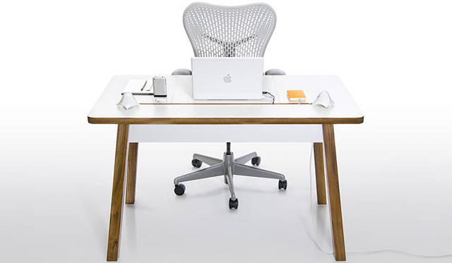 デザインデスク「StudioDesk（スタジオデスク）」 前から見ても美しい、徹底したケーブルワイヤリングシステム