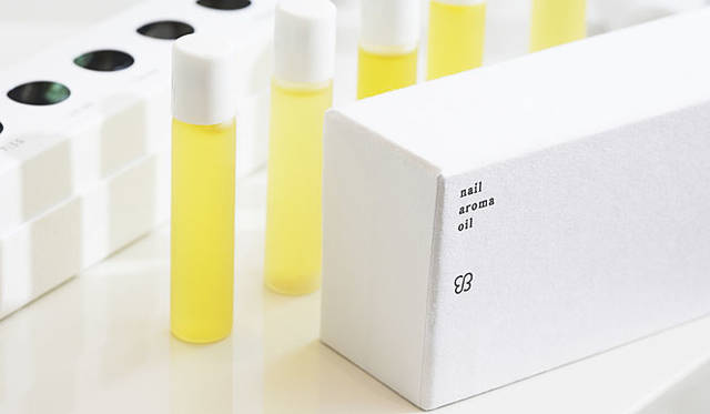 渡邉季穂さんプロデュースのネイルアロマオイル 「uka ネイルオイル」 メディア初登場！ 2009年10月1日（木）発売決定！