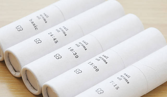 渡邉季穂さんプロデュースのネイルアロマオイル 「uka ネイルオイル」 単品のパッケージ 