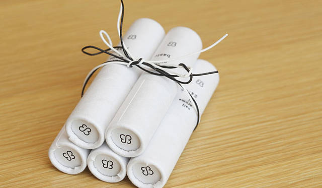 渡邉季穂さんプロデュースのネイルアロマオイル 「uka ネイルオイル」  5本セットのパッケージ