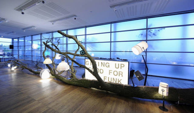 DIESELホームコレクション「Successful Living from Diesel」　Lights installation