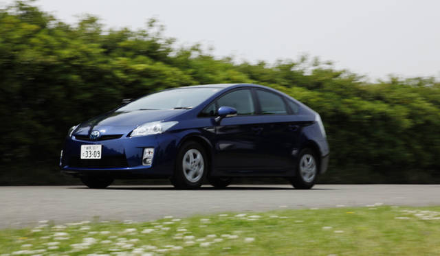 <b>TOYOTA PRIUS｜トヨタ・プリウス</b>