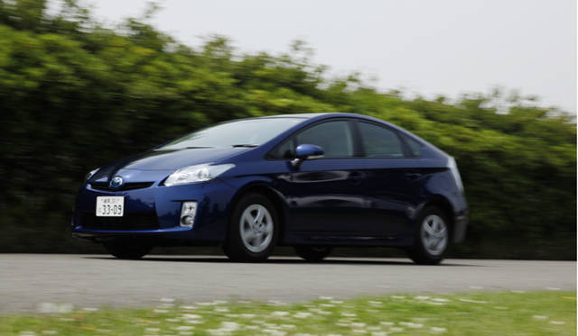 <b>TOYOTA PRIUS｜トヨタ・プリウス</b>