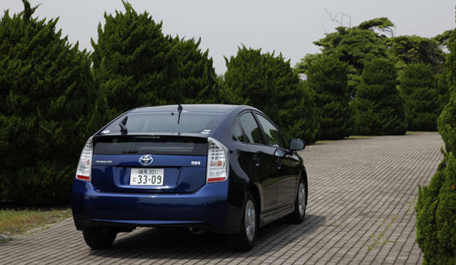 <b>TOYOTA PRIUS｜トヨタ・プリウス</b>