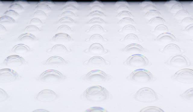 メゾンエルメス8階フォーラム 名和晃平「L_B_S」展 © OMOTE Nobutada  Courtesy of the Hermès Foundation