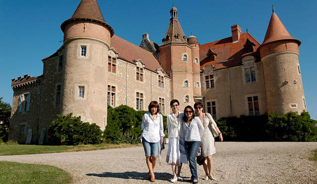 案内役のジル・バートゥミュウさんのご実家は、圧巻のお城！