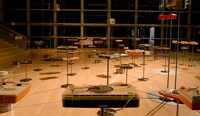 「ENSEMBLES 09 休符だらけの音楽装置」展　山口情報芸術センター[YCAM] 展覧会「大友良英/ENSEMBLES」2008.7.5-10.13<br>撮影＝丸尾隆一（YCAM InterLab）
