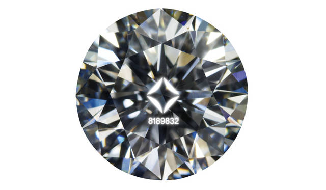 Forevermark｜「フォーエバーマーク」アイコンと個別認証ナンバーがほどこされたダイヤモンド。