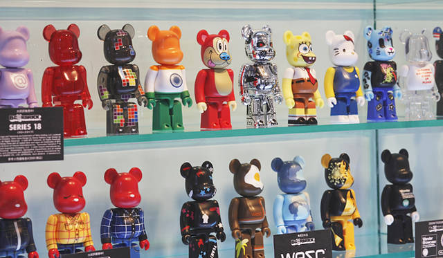 上段｜BE@RBRICK SERIES 18（クローズタイプ）<br>下段左｜BE@RBRICK BE@RBRICK LeVI’S®501® / LeVI’S® Lady’s / LeVI’S® Fenom<br>下段中｜BE@RBRICK wesc<br>下段右｜WONDER SHOWCASE BE@RBRICK