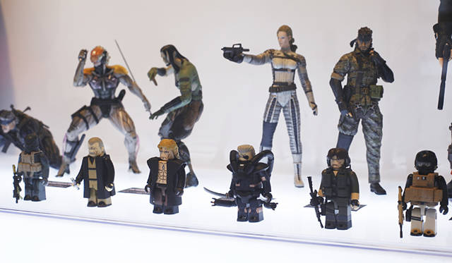 前｜KUBRICK METAL GEAR SOLID COLLECTORS EDITION #2　<br>後｜UDF METAL GEAR SOLID COLLECTION #2 (クローズタイプ)