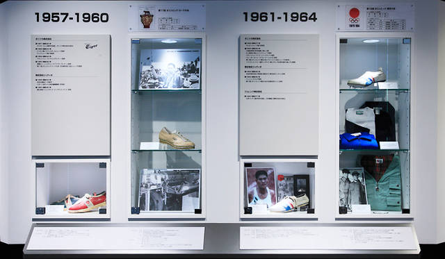 「アシックススポーツミュージアム」2階ヒストリーフィールド内コーポレートヒストリー