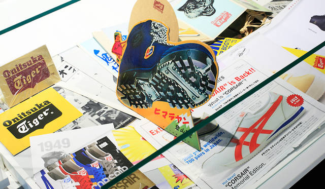 「アシックススポーツミュージアム」2階ヒストリーフィールド内プロダクトヒストリー<br>オニツカタイガーのアーカイブ