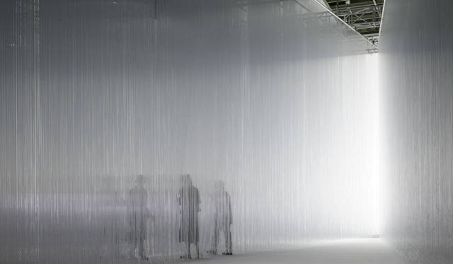 吉岡徳仁｜「Tokujin Yoshioka x Lexus L-finesse　Evolving Fiber Technology」(2006)　Nacasa & Partners inc