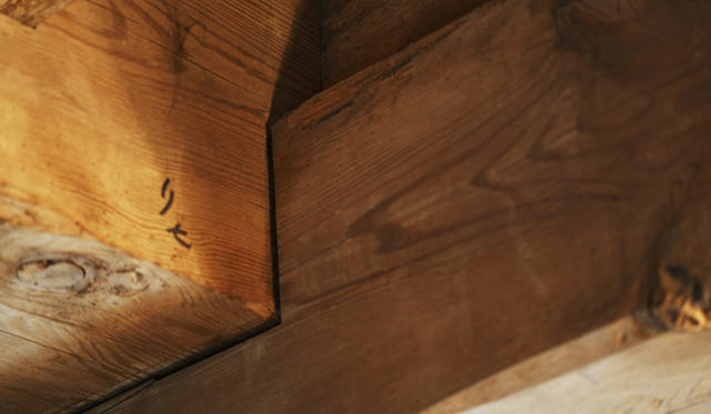 吉岡徳仁｜「A HOUSE MOVING PROJECT」(2000)