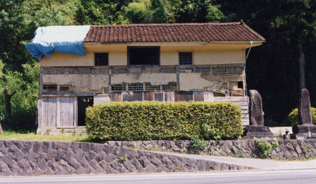 吉岡徳仁｜「A HOUSE MOVING PROJECT」(2000)