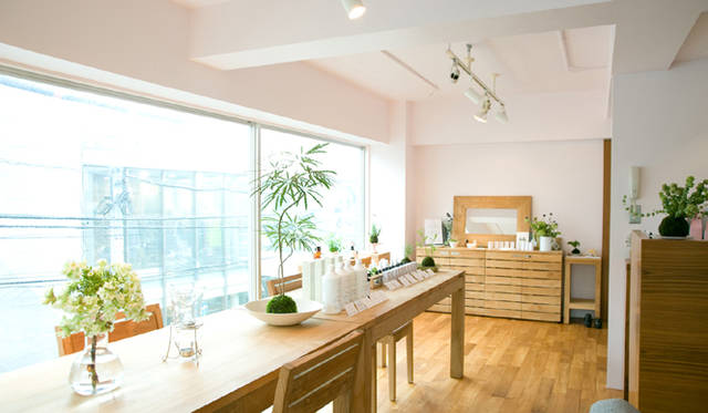 Small talking room 『薫る庭』