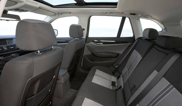 <em>BMW X1｜ビー・エム・ダブリュー</em>