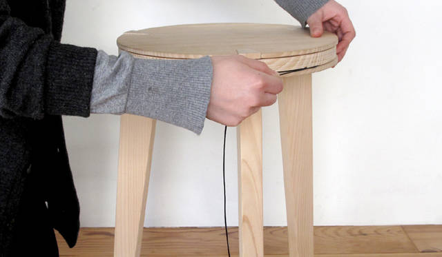 「TIGHT STOOL」（タイトスツール）