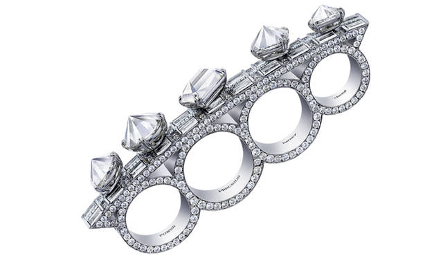 「Power Precious」｜バーニー チェン（ファッションデザイナー）デザイン、Pluczenik製作