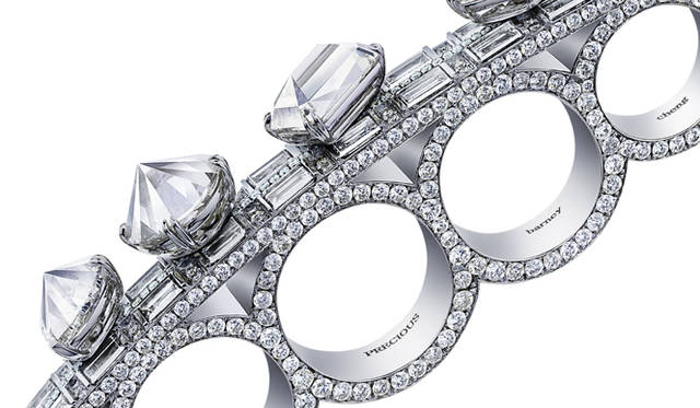 「Power Precious」｜バーニー チェン（ファッションデザイナー）デザイン、Pluczenik製作