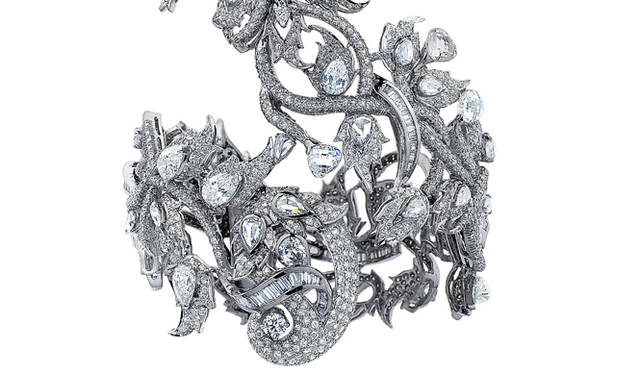 「Almas」｜モナ メタ（ジュエリーデザイナー）デザイン、Rosy Blue製作