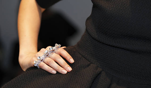 バーニー チェン作の「Power Precious」。