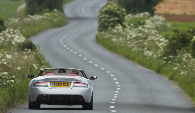 <b>ASTON MARTIN DBS VOLANTE｜アストン・マーティン DBS ヴォランテ</b>