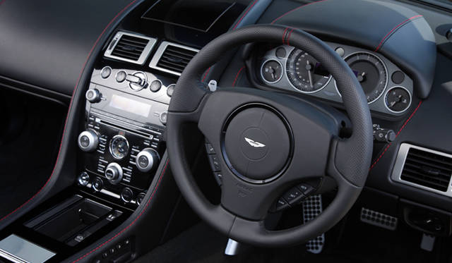 <b>ASTON MARTIN DBS VOLANTE｜アストン・マーティン DBS ヴォランテ</b>