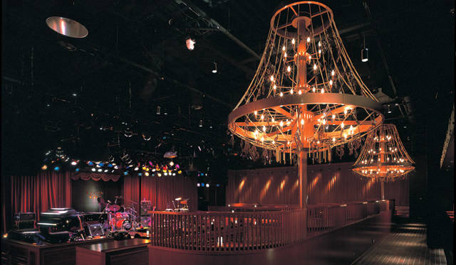 COTTON CLUB 東京都千代田区丸の内2-7-3 東京ビルTOKIA 2F Tel. 03-3215-1555