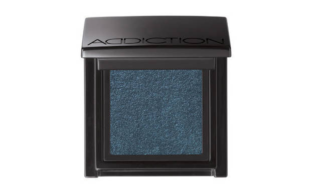 ADDICTION｜アディクション　<b>アイシャドウ</b>　価格｜2100円　33色　<br>こだわりの色と質感の絶妙なバランスで、魅惑的な目もとをかなえるアイシャドウ。AYAKOならではのかつてない色ぞろえ。