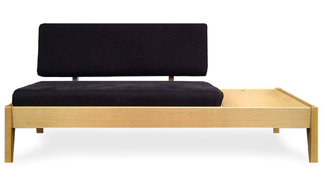 <strong>ランドスケーププロダクツ</strong><br />新作ソファ「Low Ride Sofa Concealed」