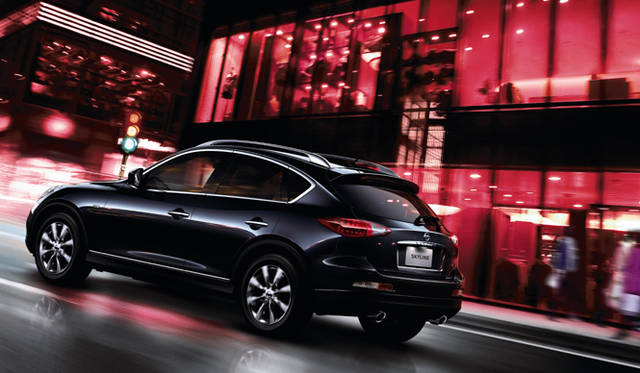 <b>NISSAN SKYLINE CROSSOVER｜日産スカイライン・クロスオーバー</b>