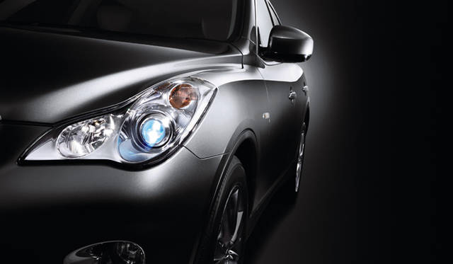 <b>NISSAN SKYLINE CROSSOVER｜日産スカイライン・クロスオーバー</b>