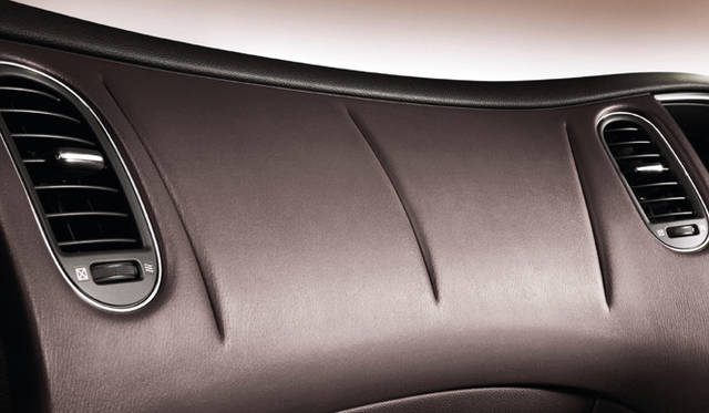 <b>NISSAN SKYLINE CROSSOVER｜日産スカイライン・クロスオーバー</b>