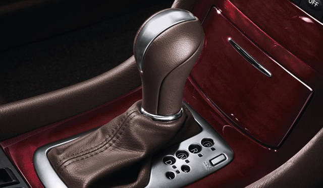 <b>NISSAN SKYLINE CROSSOVER｜日産スカイライン・クロスオーバー</b>