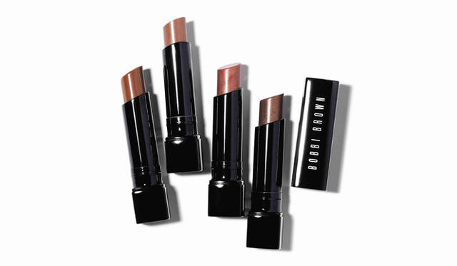 ボビイ ブラウン「Nude Collection Fall 2009」 とろけるようなうるおいとツヤのある仕上がりで人気のクリーミー リップ カラーに新色4色が登場。ナチュラルでクラシックなカラーが魅力的。＜口紅＞クリーミー リップ カラー 価格｜各3675円 全4色