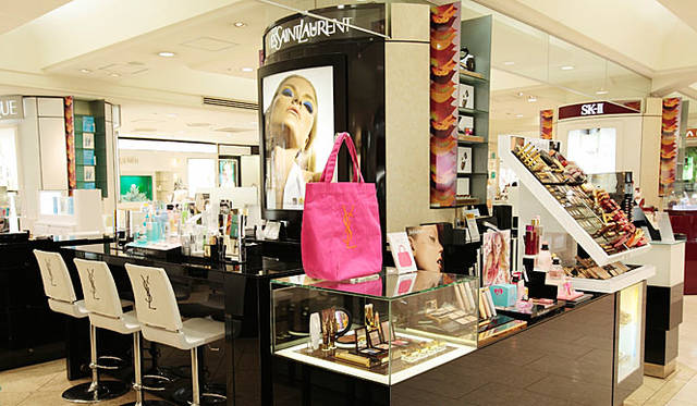 西武池袋本店1階 イヴ・サンローラン カウンター