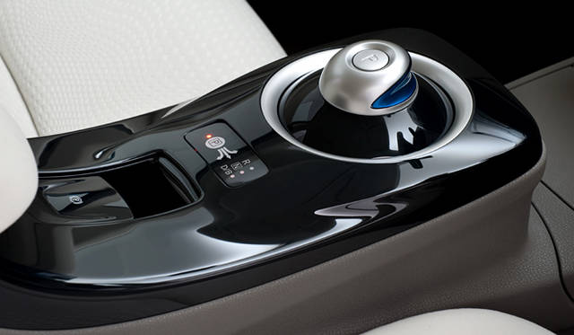 <b>NISSAN LEAF｜日産 リーフ</b>