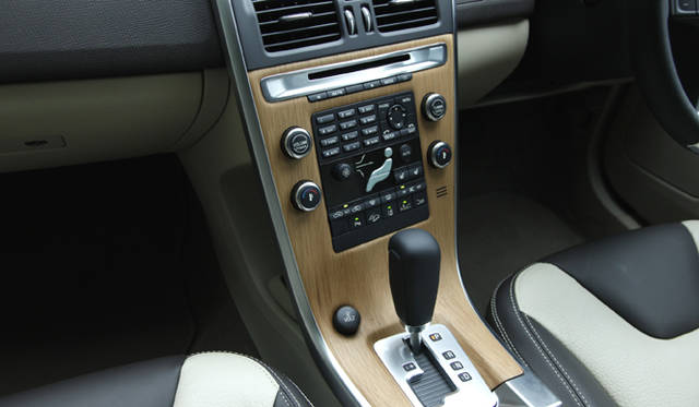 <b>VOLVO XC60｜ボルボ XC60</b>