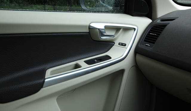 <b>VOLVO XC60｜ボルボ XC60</b>