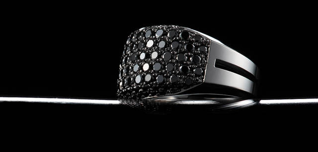 Black Diamond、18-Karat Gold、Black Coating 86万1000円