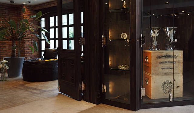 <b>CHROME HEARTS｜クロムハーツ</b>　「CHROME HEARTS TOKYO」1階にて展示　“Baccarat for Chrome Hearts Crystal Collection”