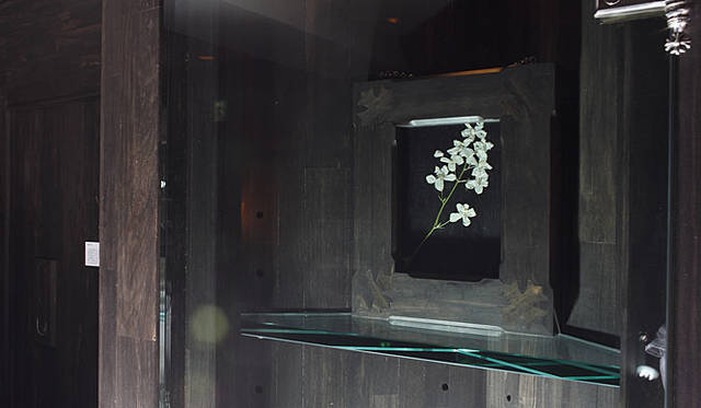 <b>CHROME HEARTS｜クロムハーツ</b>　「CHROME HEARTS TOKYO」1階にて展示　“Baccarat for Chrome Hearts Crystal Collection”