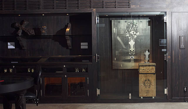 <b>CHROME HEARTS｜クロムハーツ</b>　「CHROME HEARTS TOKYO」1階にて展示　“Baccarat for Chrome Hearts Crystal Collection”