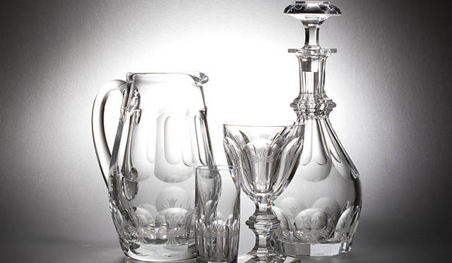 <b>CHROME HEARTS｜クロムハーツ</b>　“Baccarat for Chrome Hearts Crystal Collection”<br>左から、HARDCORE PITCHER-CH PLUS（ハードコア ピッチャー シーエイチ プラス）29万4000円、HARDCORE HH SHOT-CH CROSS（ハードコア ハッピーアワー シーエイチ クロス）9万4500円、HARDCORE PARFAIT-CH CROSS（ハードコア パルフェ シーエイチ クロス）12万6000円、HARDCORE CARAFE-CH PLUS（ハードコア ワインデカンタ シーエイチ プラス）36万7500円