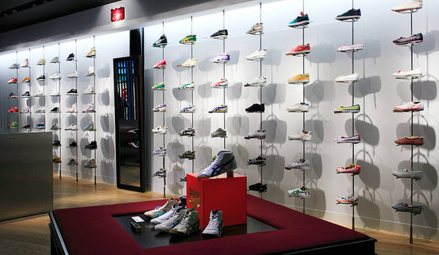 オニツカタイガー東京（Onitsuka Tiger TOKYO)