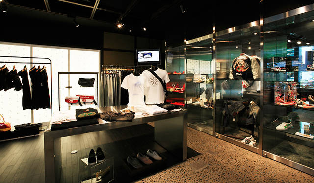 オニツカタイガー神戸（Onitsuka Tiger KOBE）