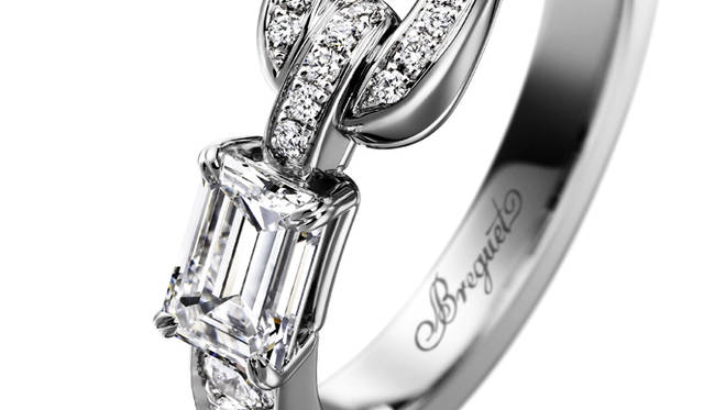 BREGUET｜ブレゲ　リング　：18K ホワイトゴールド、　エメラルドカットダイヤモンド （0.57ct）、　プリンセスカットダイヤモンド（0.25ct）、ブリリアントカットダイヤモンドパヴェ TW/IF-VVS 31石